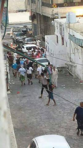 القاعدة تشن هجوماً واسعاً على المكلا وانتشار كبير لمسلحيها في الأحياء وأعمال نهب تطال المؤسسات (صورتين)