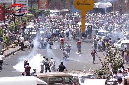 يوم دامٍ في تعز..شهيد و54 مصاب بعضهم بالرصاص الحي 