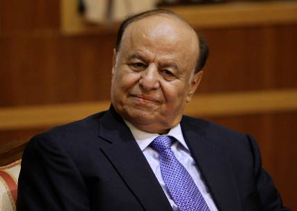 هادي يزور مركز عمليات القوات الجوية لقوات التحالف العربي