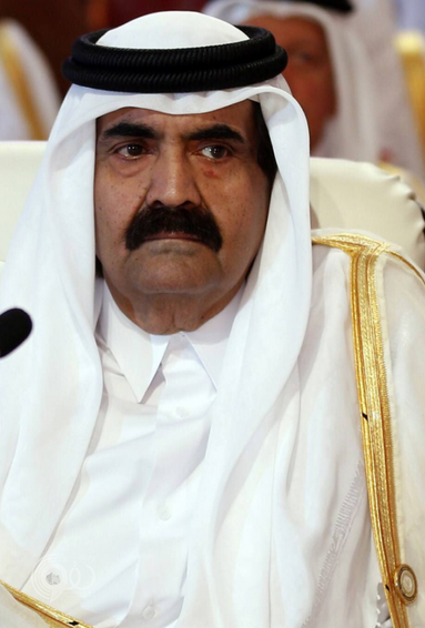 أثناء زيارته لجنود بلاده الجرحى .. أمير دولة قطر السابق :الملك سلمان أتى بالوقت المناسب لإنقاذ اليمن