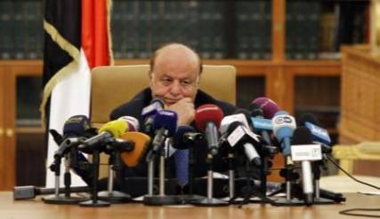 رويترز عن مصدر رئاسي: الرئيس هادي رهن الاعتقال المنزلي وقرارات جمهورية مرتقبة بناء على مطالب الحوثي