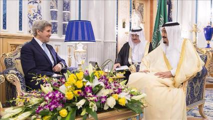 الملك سلمان يبحث مع كيري المستجدات بالمنطقة