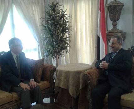 وزير الخارجية يطالب بتشديد العقوبات على معرقلي التسوية السياسية في اليمن