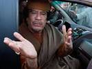 شاهد فيديو لم ينشر من قبل للقذافي يتوسَّل لمسلحين ألا يقتلوه قبل اعدامه بقليل 