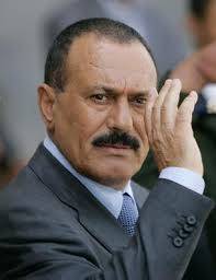 عكاظ السعودية: صالح أبلغ أفراد أسرته عن قرب موعد رحيله من اليمن