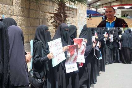 إب: مقتل شخص في خلاف على توزيع الغاز المنزلي ووقفة احتجاجية لنشاطات تطالب بخروج المليشيات وتوفير الخدمات