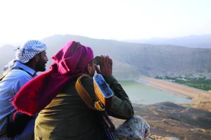 التحالف ينزع الألغام في محيط سد مأرب